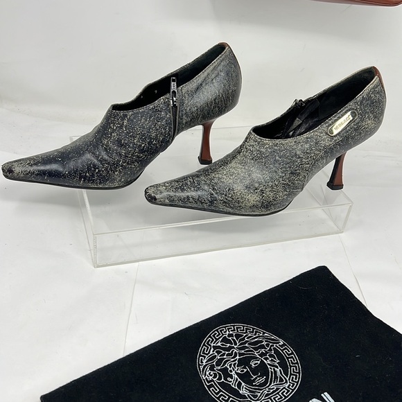 Gianni Versace Sz 37 US 7 Distressed Leather Ankle Shoe Booties Boots - Picture 1 of 16